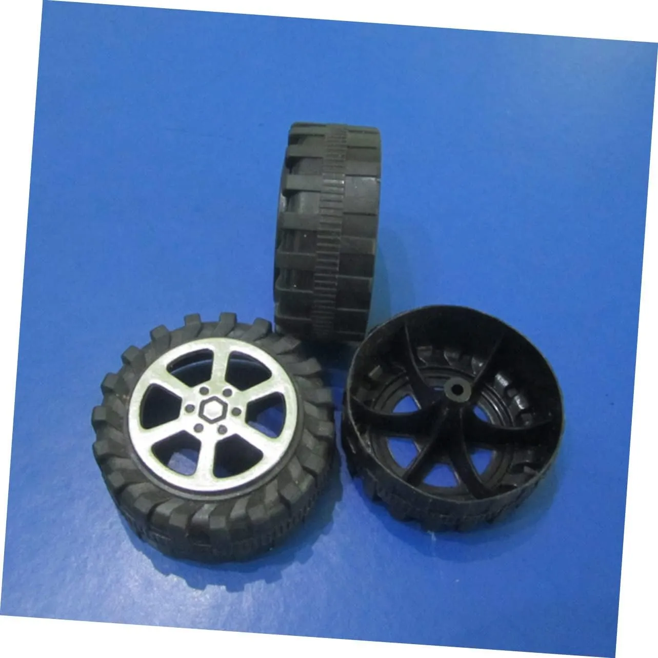 60pcs Black Plastic Toy Car Wheels Handmade Craft Accessories for Car Models and Toys for and Creative Projects