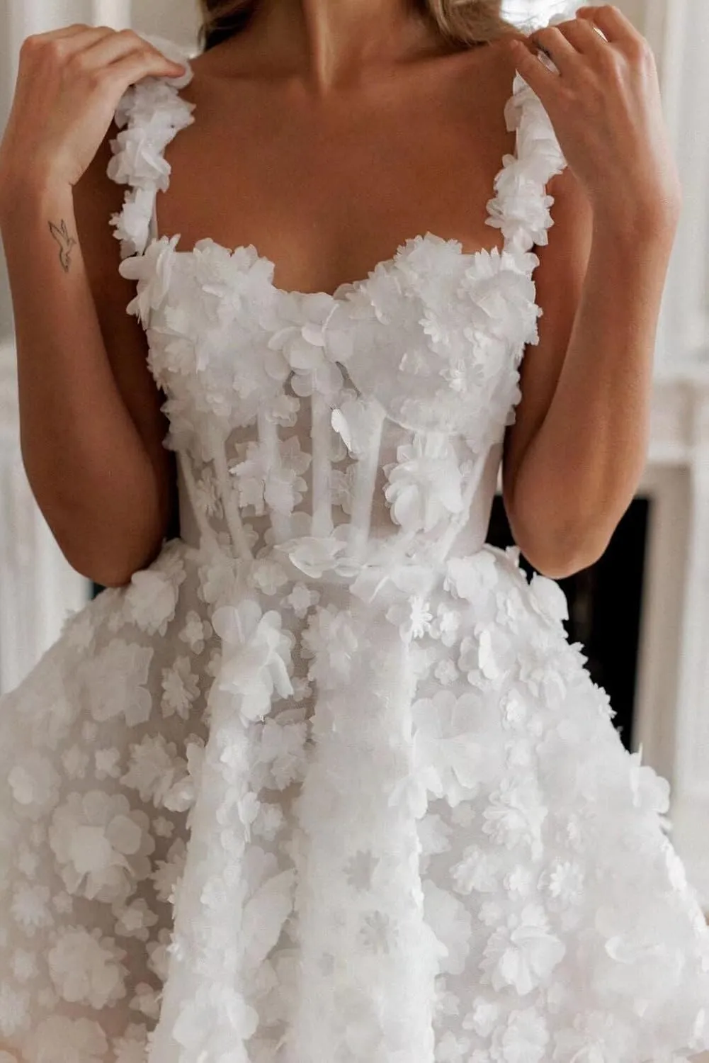 Basgute Short Wedding Dresses for Bride Beach Lace Applique Tulle Strapless Boho Corset Mini Bridal Dress