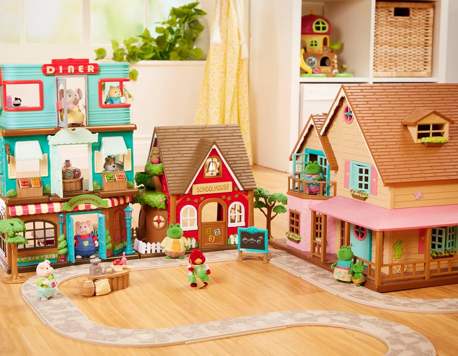 Li'l Woodzeez – Portable Dollhouse Playset with 2 Posable Figures – Playhouse Toy – Bunk Bed & Mini Bedroom Furniture & Accessories Set - Kids 3 Years  