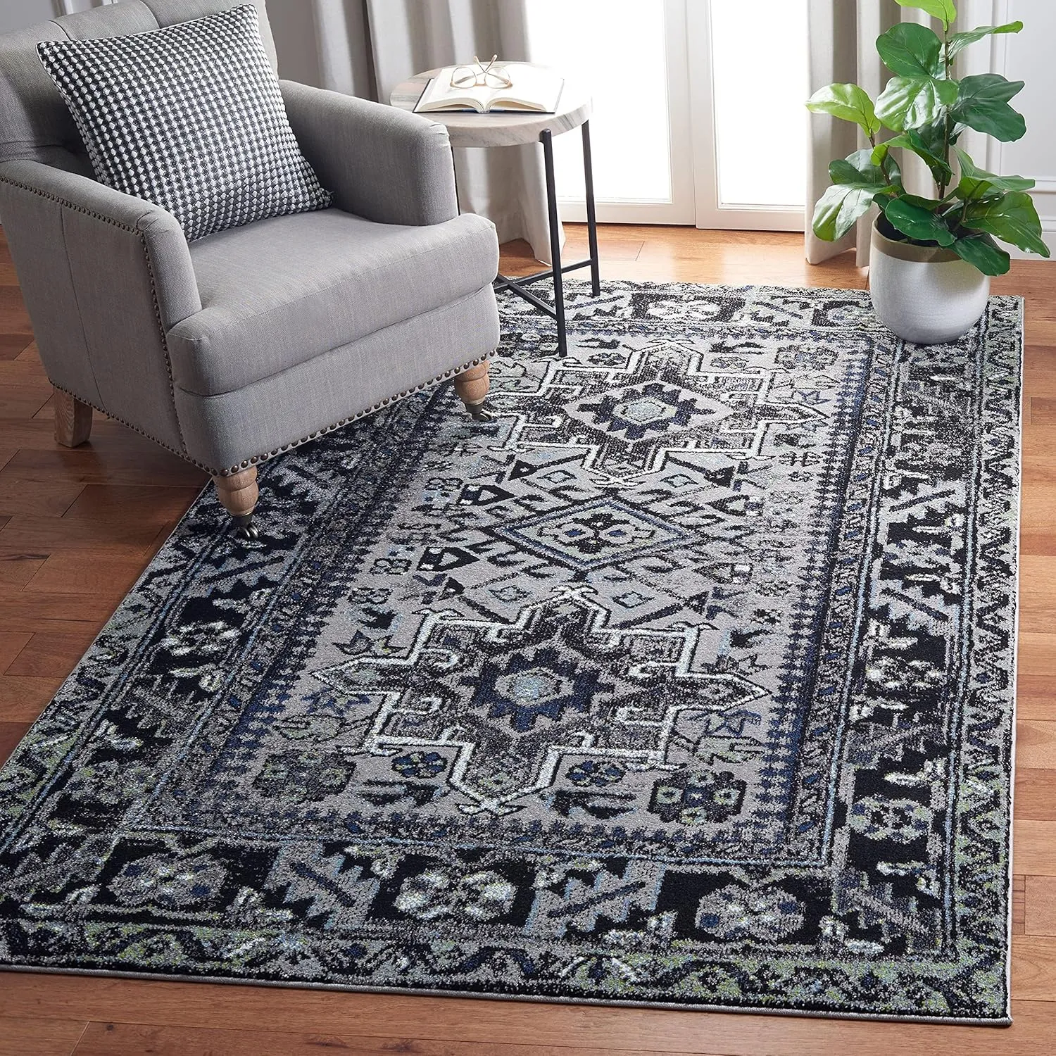 SAFAVIEH Vintage Hamadan Collection Area Rug - 5'3" x 7'6", Light Blue & Black, Traditional Oriental Design, Non-Shedding & Easy Care, Ideal for High Traffic Areas in Living Room, Bedroom (VTH211M)