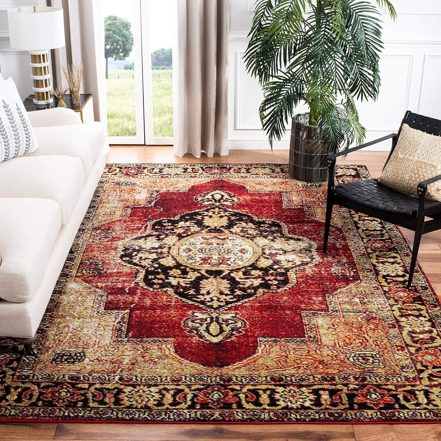 SAFAVIEH Vintage Hamadan Collection Area Rug - 8' x 10', Red & Multi, Oriental Traditional Persian Design, Non-Shedding & Easy Care, Ideal for High Traffic Areas in Living Room, Bedroom (VTH219A)