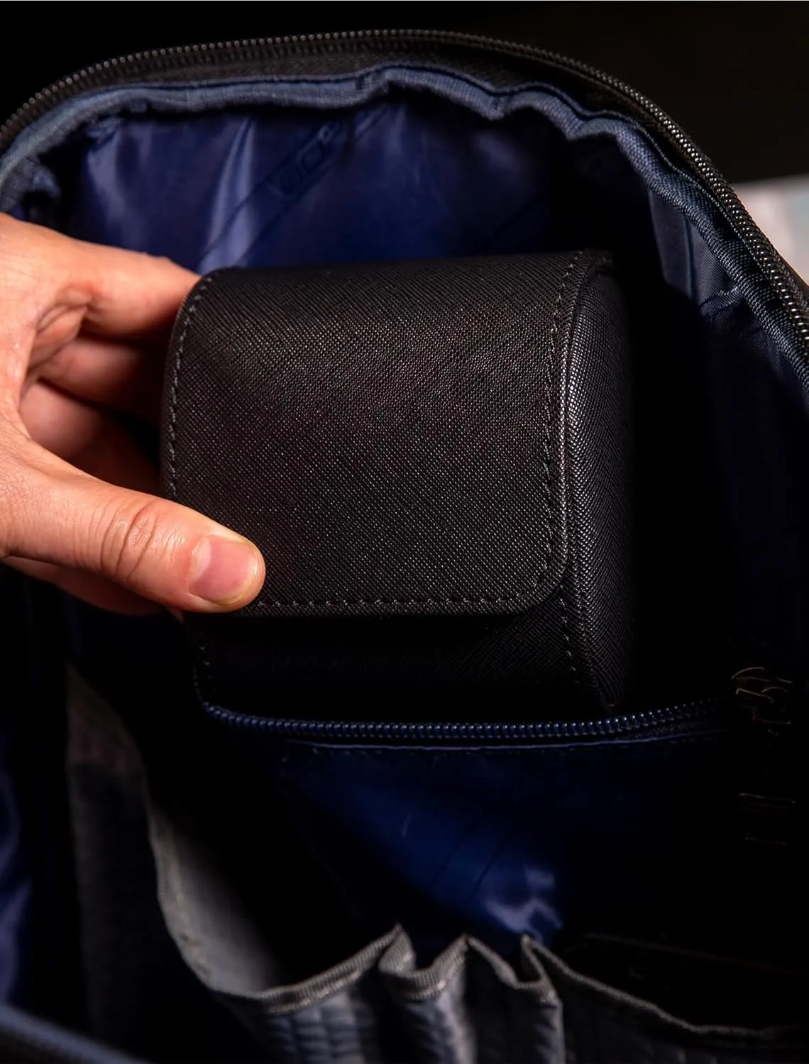 Single Watch Travel Case -Classic Leather Watch Case with Perfect Texture. Watch Carrying Case or Organizer for Storage And Display. Ideal Gift for Men Traveling, All Handmade by Artisans