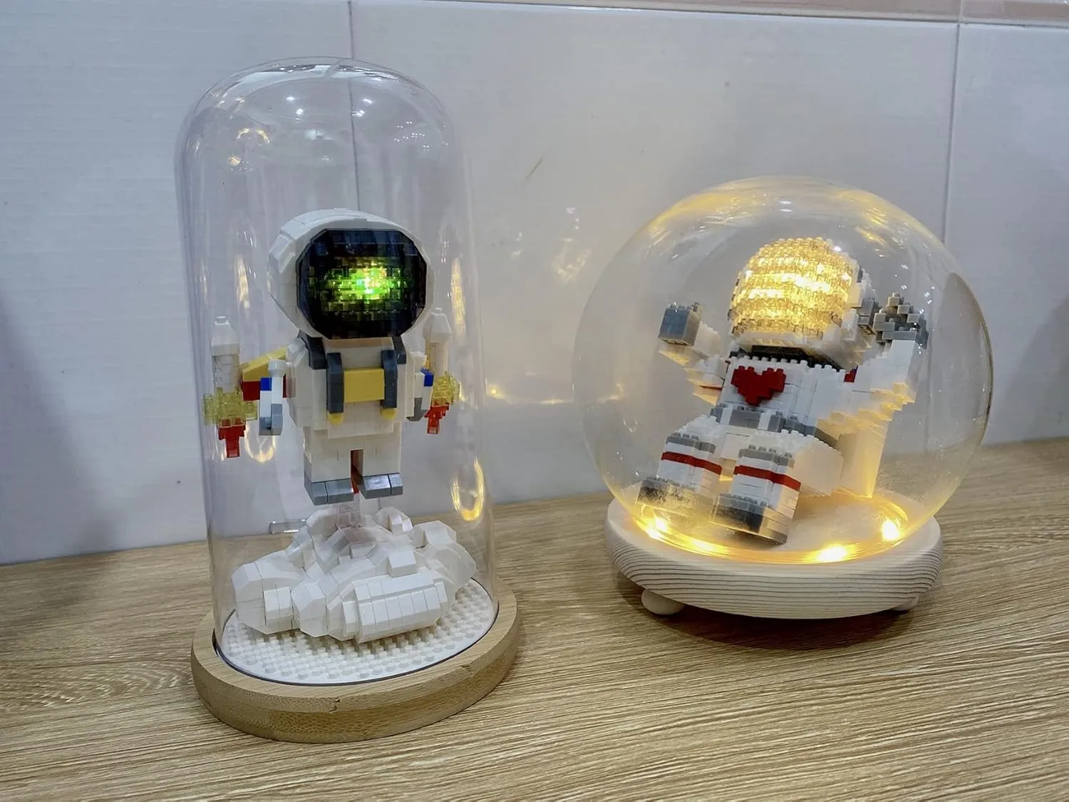 Uvini Building Blocks Astronaut Model with Light STEM Building Toy Micro Blocks for Adults or Teens Gifts Spaceman Mini Blocks Set DIY Bricks Toys 708PCS
