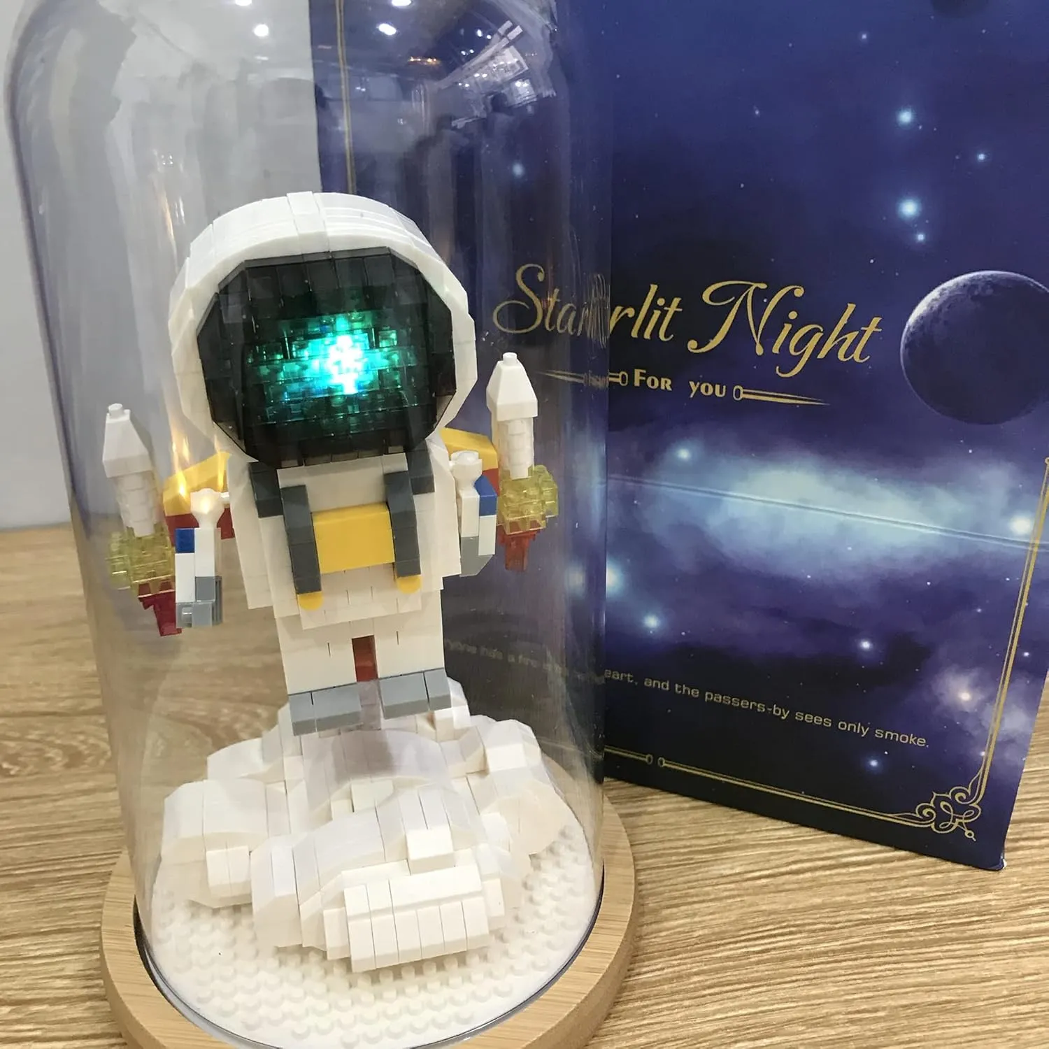 Uvini Building Blocks Astronaut Model with Light STEM Building Toy Micro Blocks for Adults or Teens Gifts Spaceman Mini Blocks Set DIY Bricks Toys 708PCS