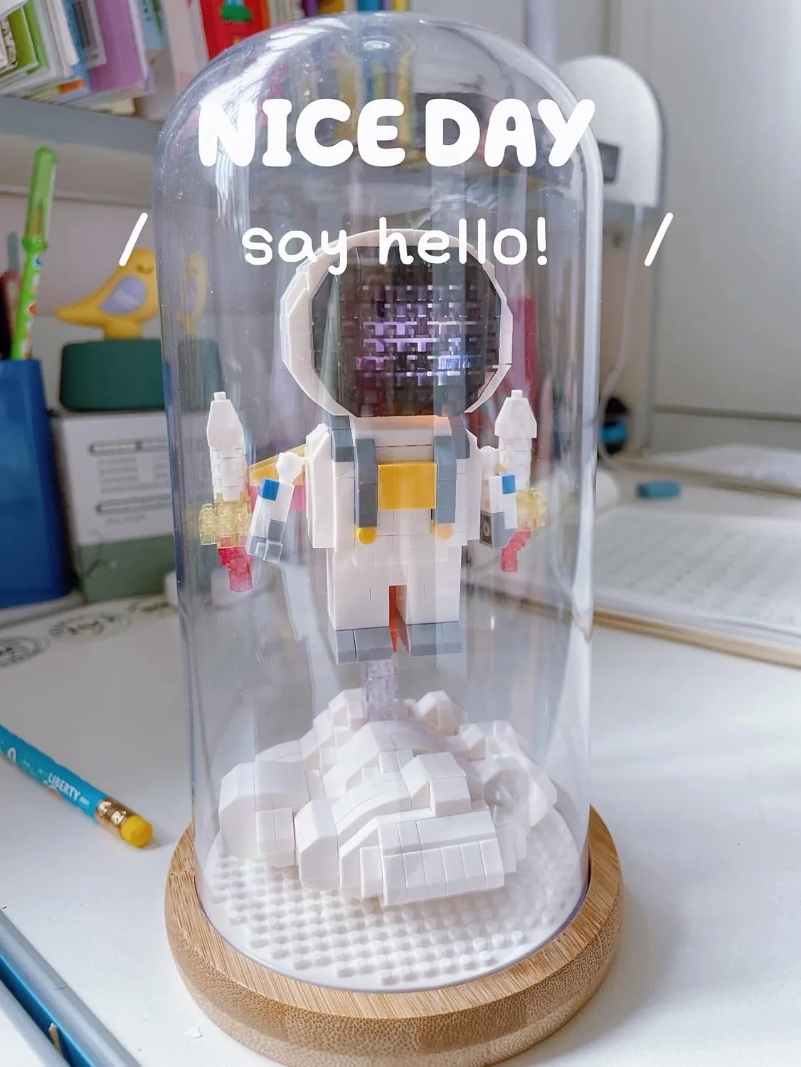 Uvini Building Blocks Astronaut Model with Light STEM Building Toy Micro Blocks for Adults or Teens Gifts Spaceman Mini Blocks Set DIY Bricks Toys 708PCS
