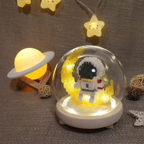 Uvini Building Blocks Astronaut Model with LED Light & Glass Globe, STEM Building Toy, Micro Blocks for Kids or Adult Gifts, Spaceman on The Moon Mini Blocks Set DIY Bricks Toys 368Pieces
