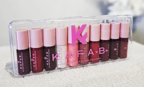 Wine Party Lipgloss – A juicy, wine-inspired gloss for bold, social beauty lovers, perfect for nights out, wine tastings, and glam moments
