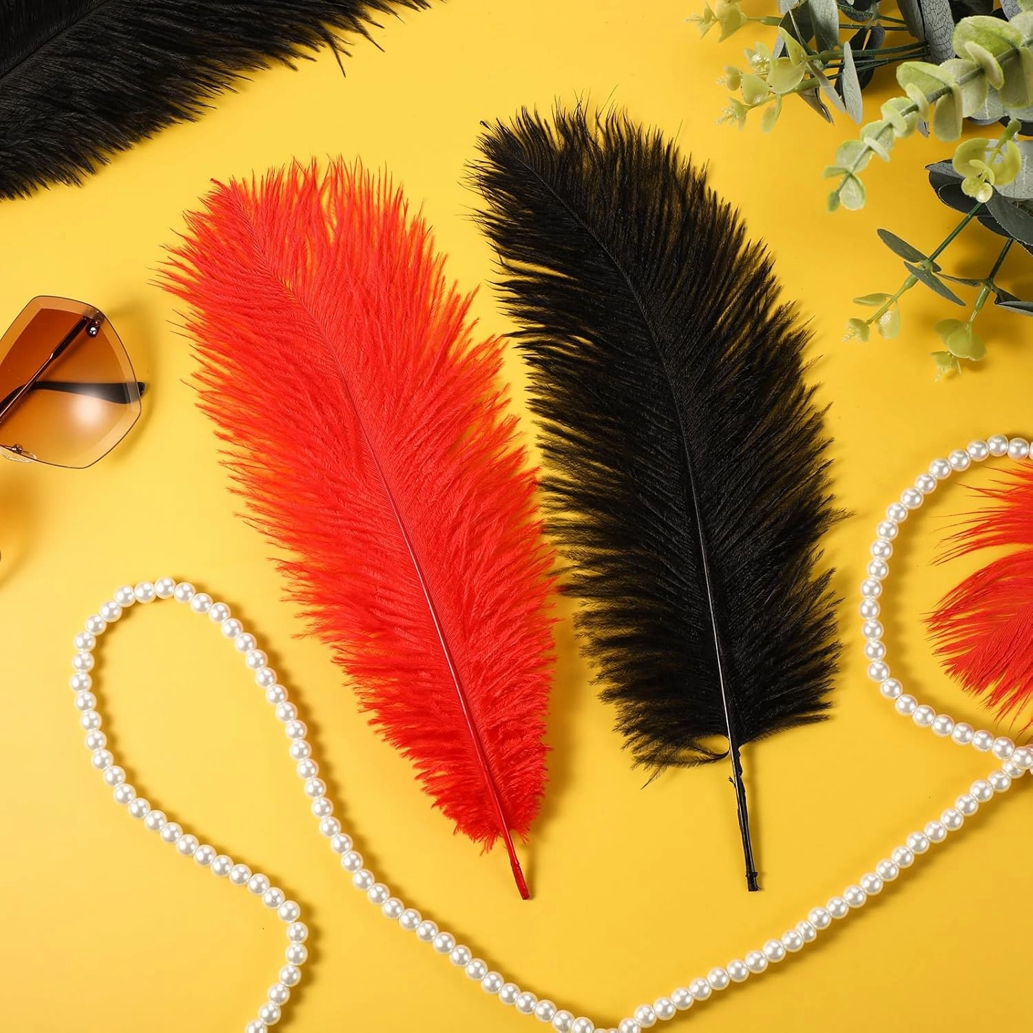 XunYee 60 Pcs 1920s Natural Ostrich Feathers Bulk 10-12 Inch/ 12-14 Inch Natural Large Feather for Wedding Dancing Birthday Party Centerpieces Carnival Decorations(Red, Black)
